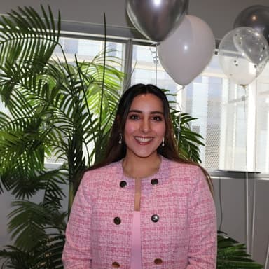 /images/team/Niyousha_Raeesinejad.jpg